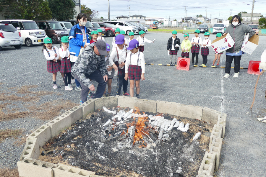 焼き芋作りの様子